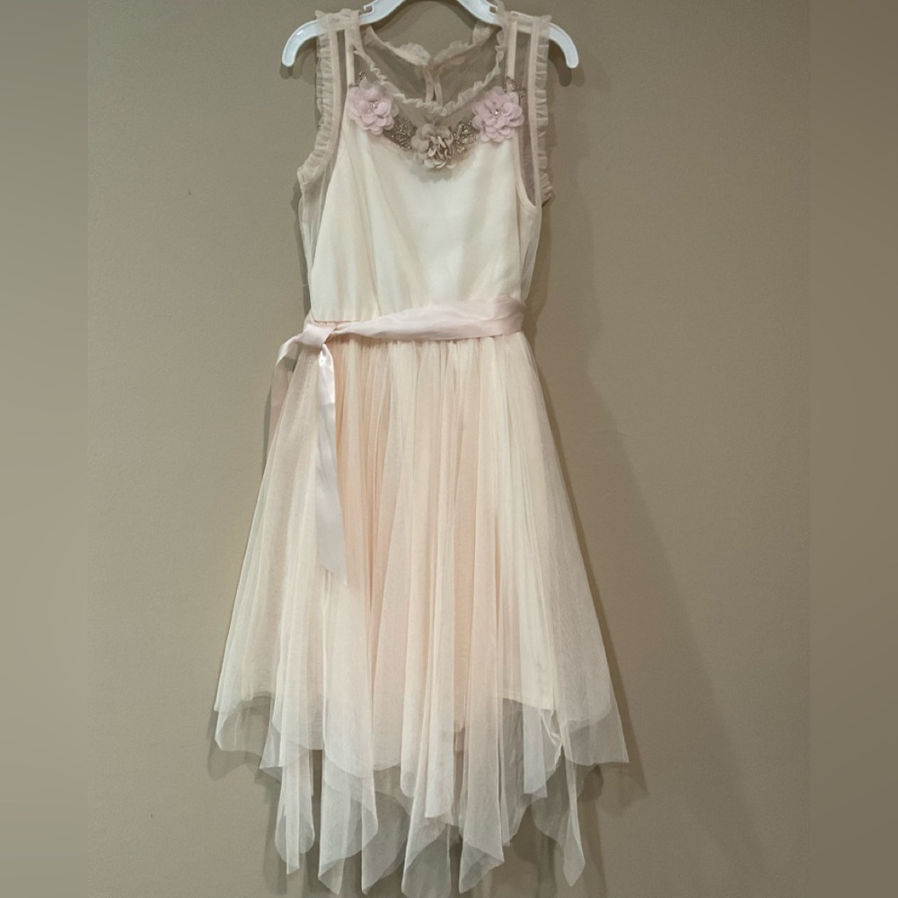 ☀️Girl’s Cream Lace Pleated Handkerchief Hem, Adorned Midi Dress, Size 8